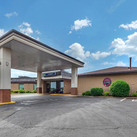 Quality Inn & Conference Centre Midland Exterior photo